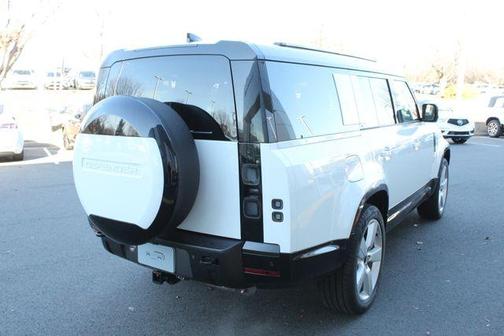 2026 Land Rover Defender 130 P400 X-Dynamic SE