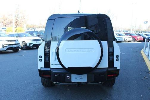 2026 Land Rover Defender 130 P400 X-Dynamic SE