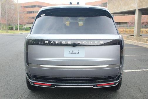 2025 Land Rover Range Rover P550e SE SWB