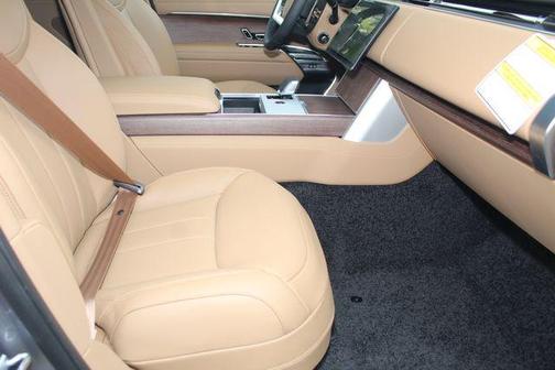 2025 Land Rover Range Rover P550e SE