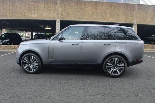 2025 Land Rover Range Rover P550e SE