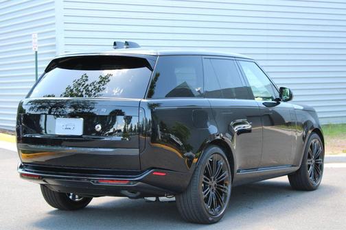 Santorini Black 2026 Land Rover Range Rover P400 SE SWB