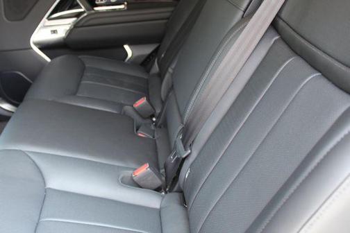 2025 Land Rover Range Rover P530 SE 7 Seat