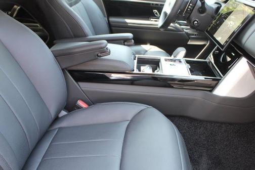 2025 Land Rover Range Rover P530 SE 7 Seat