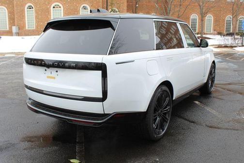 2026 Land Rover Range Rover P400 SE LWB 7 Seat