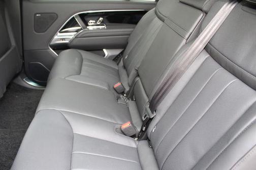 2026 Land Rover Range Rover P400 SE LWB 7 Seat
