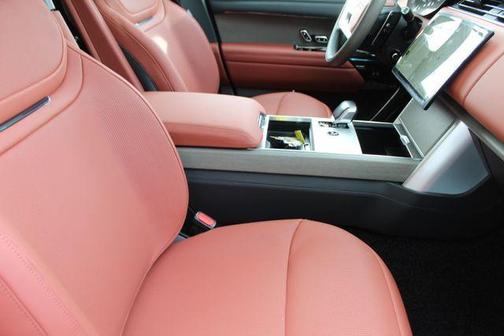 2026 Land Rover Range Rover P615 SV SWB