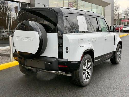 2026 Land Rover Defender 110 P400 X-Dynamic SE