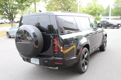 2025 Land Rover Defender P400 X-Dynamic SE