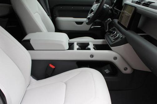 2025 Land Rover Defender P400 X-Dynamic SE