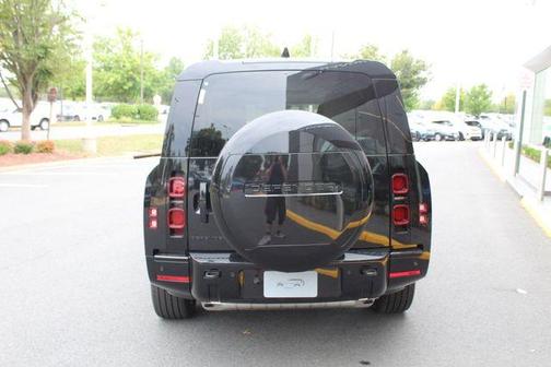 2025 Land Rover Defender P400 X-Dynamic SE