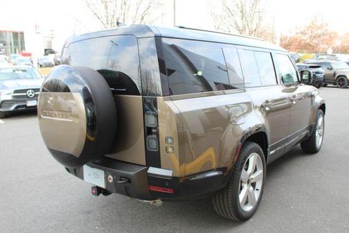 2026 Land Rover Defender 130 P400 X-Dynamic SE