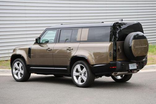Gondwana Stone 2026 Land Rover Defender 130 P400 X-Dynamic SE