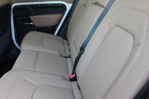 2026 Land Rover Defender 110 P400 X-Dynamic SE