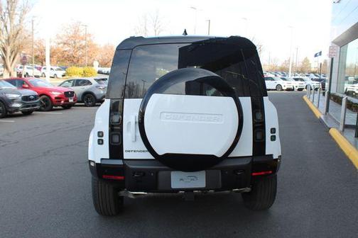 2026 Land Rover Defender 110 P400 X-Dynamic SE