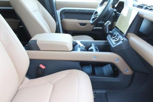 2026 Land Rover Defender 110 P400 X-Dynamic SE