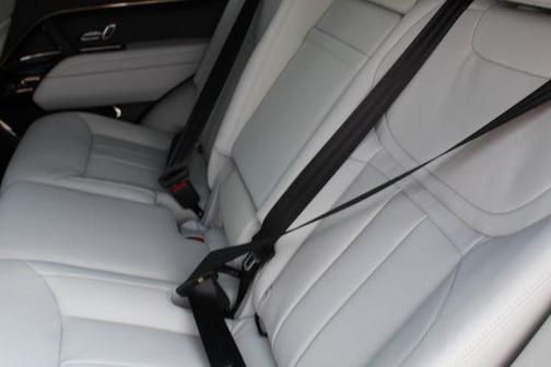 2025 Land Rover Range Rover Sport P360 SE