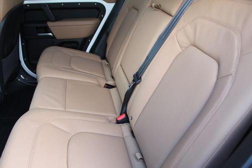 2026 Land Rover Defender 110 P400 X-Dynamic SE