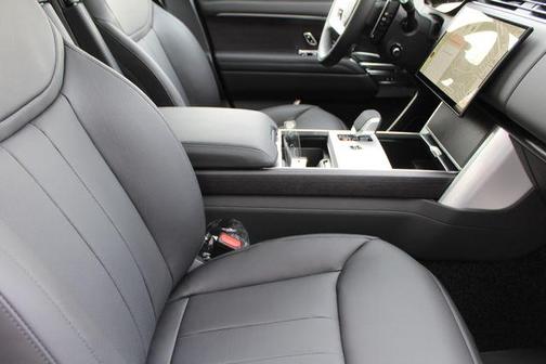 2026 Land Rover Range Rover P400 SE SWB