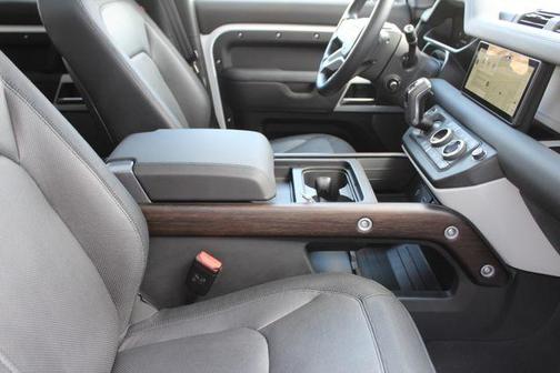 2024 Land Rover Defender 110 P400 X-Dynamic SE