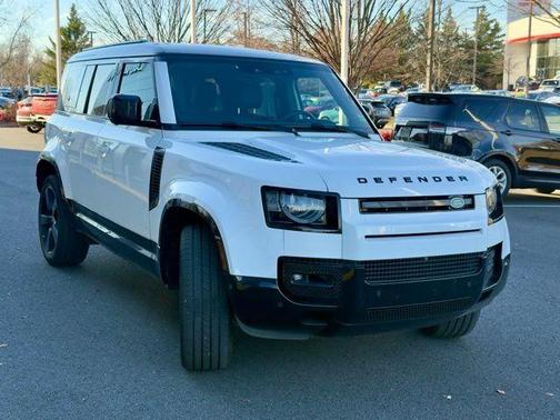 2024 Land Rover Defender 110 P400 X-Dynamic SE