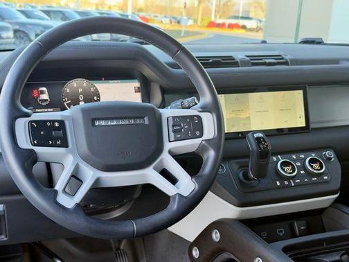2024 Land Rover Defender 110 P400 X-Dynamic SE