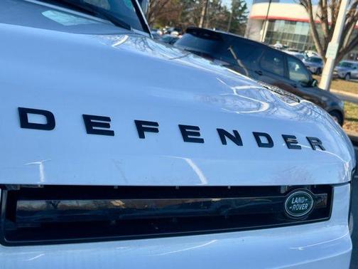 2024 Land Rover Defender 110 P400 X-Dynamic SE