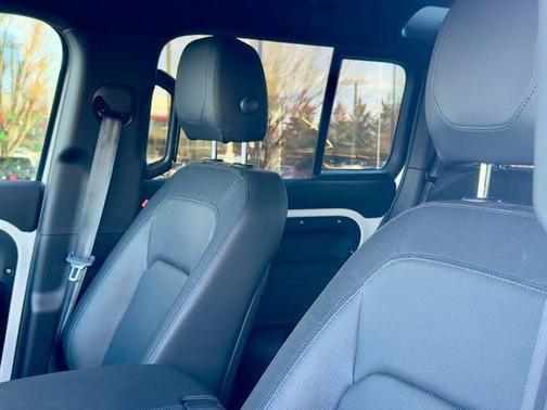 2024 Land Rover Defender 110 P400 X-Dynamic SE