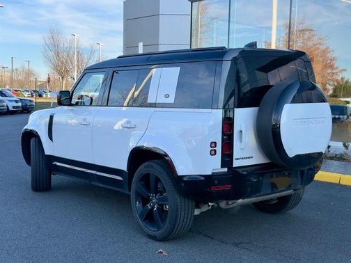 2024 Land Rover Defender 110 P400 X-Dynamic SE