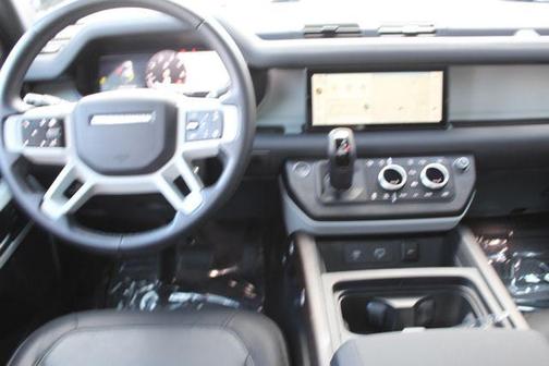 2024 Land Rover Defender 110 P400 X-Dynamic SE