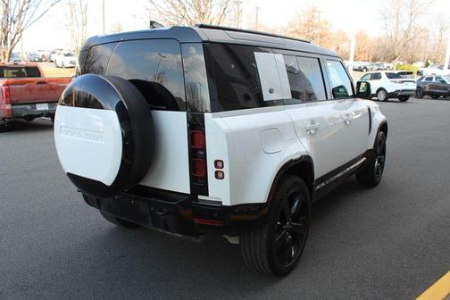 2024 Land Rover Defender 110 P400 X-Dynamic SE