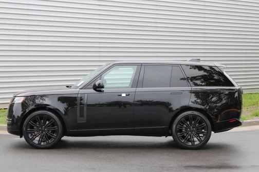 Santorini Black 2026 Land Rover Range Rover P400 SE SWB