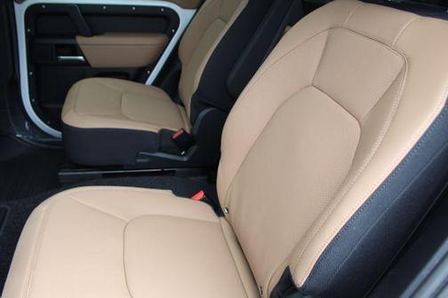 2026 Land Rover Defender 130 P500 V8