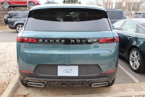2026 Land Rover Range Rover Sport SE
