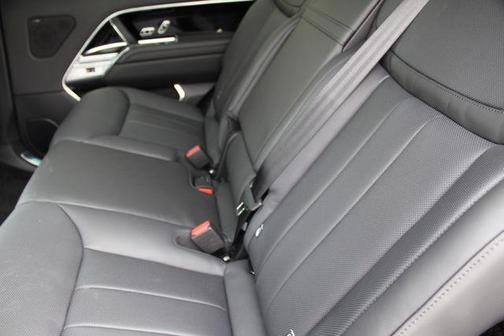 2026 Land Rover Range Rover P400 SE LWB 7 Seat