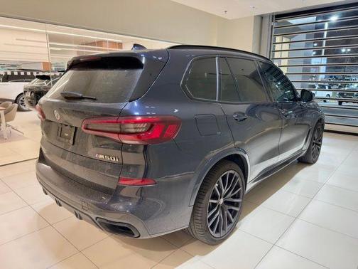 2022 BMW X5 M50i