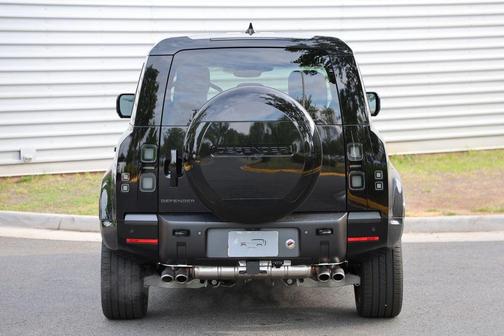 Santorini Black 2026 Land Rover Defender 110 P500 X-Dynamic SE