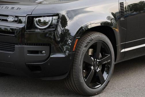 Santorini Black 2026 Land Rover Defender 110 P500 X-Dynamic SE
