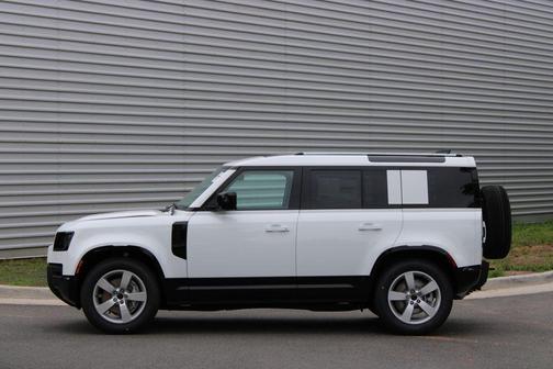 Fuji White 2026 Land Rover Defender 110 P400 X-Dynamic SE
