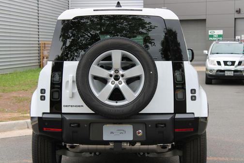 Fuji White 2026 Land Rover Defender 110 P400 X-Dynamic SE