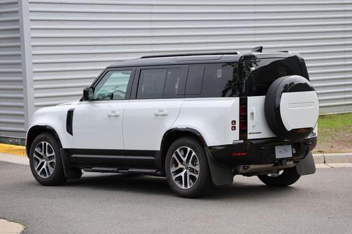 Fuji White 2025 Land Rover Defender 110 P400 X-Dynamic SE