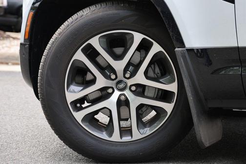 Fuji White 2025 Land Rover Defender 110 P400 X-Dynamic SE