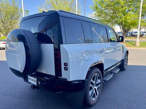 Fuji White 2025 Land Rover Defender 110 P400 X-Dynamic SE