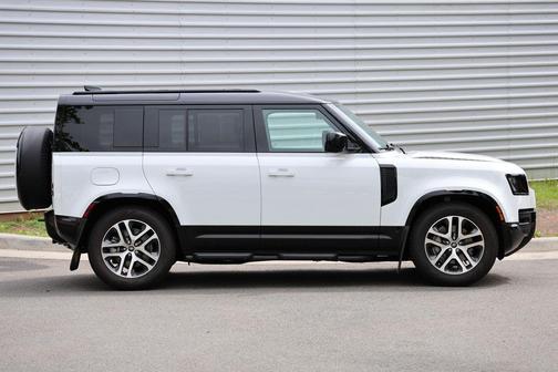 Fuji White 2025 Land Rover Defender 110 P400 X-Dynamic SE