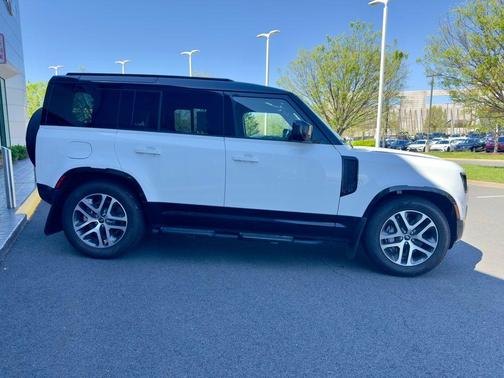 Fuji White 2025 Land Rover Defender 110 P400 X-Dynamic SE