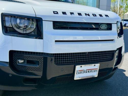 Fuji White 2025 Land Rover Defender 110 P400 X-Dynamic SE