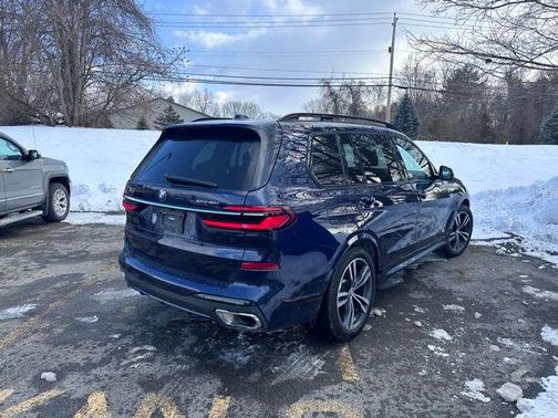 Blue 2023 BMW X7 xDrive40i