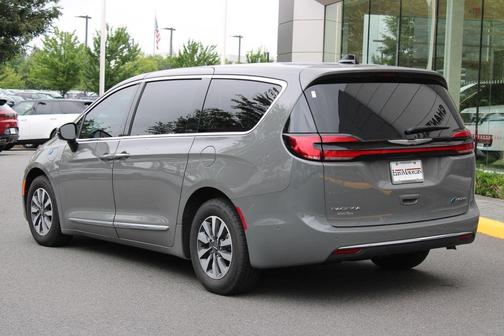 Ceramic Gray Clearcoat 2023 Chrysler Pacifica Hybrid Limited