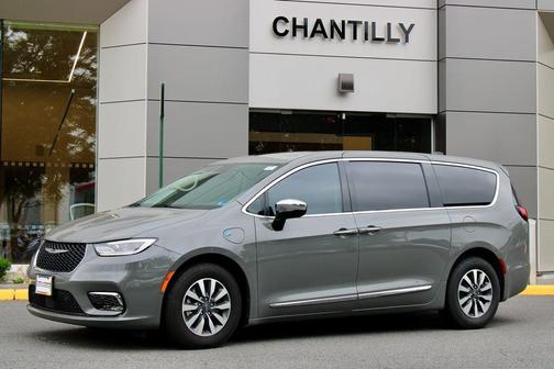 Ceramic Gray Clearcoat 2023 Chrysler Pacifica Hybrid Limited