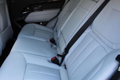 2026 Land Rover Range Rover Sport P360 SE